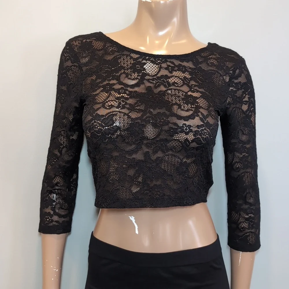 ❌SOLD❌ Aritzia Lace Crop Top 3/4 Sleeve Ballet U-Back Sheer Stretchy Fitted - Picture 11 of 11